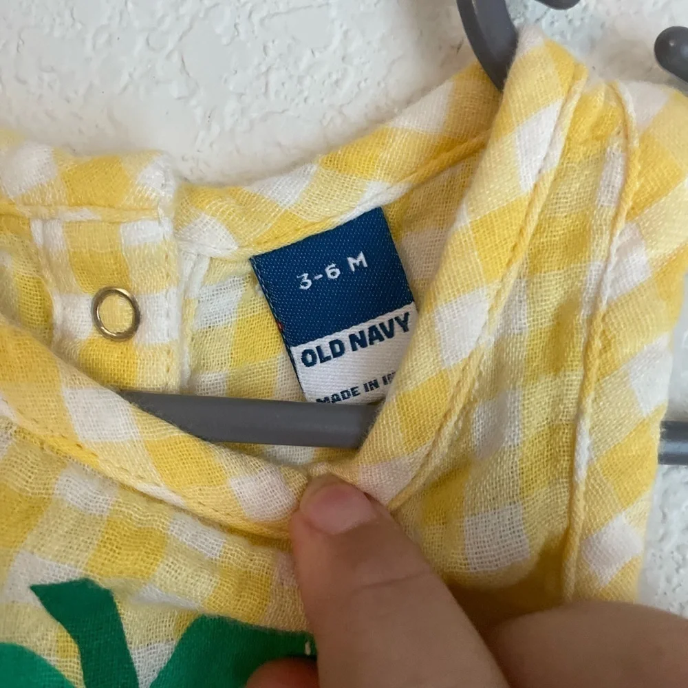 Old Navy Yellow Cotton Sleeveless Gingham Bee Happy Baby Romper size 3/6M